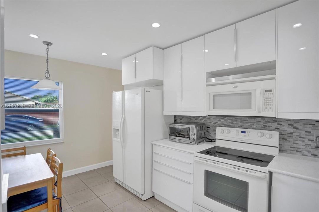 В аренду: $3,500 (3 спален, 2 ванн, 1414 Квадратных фут)