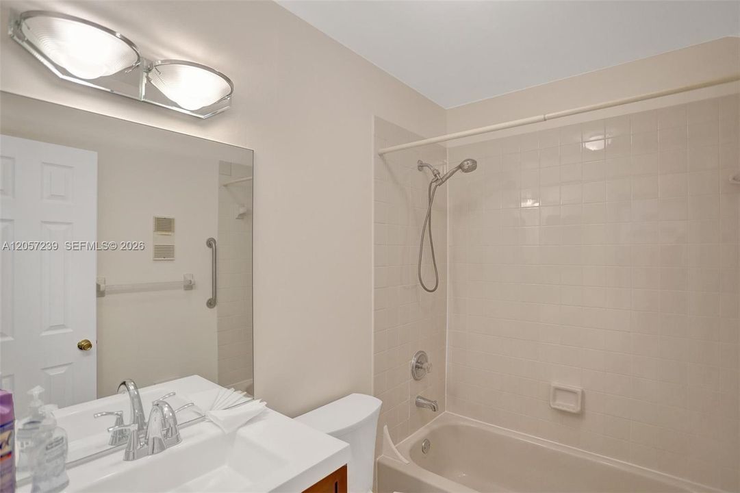 В аренду: $3,500 (3 спален, 2 ванн, 1414 Квадратных фут)