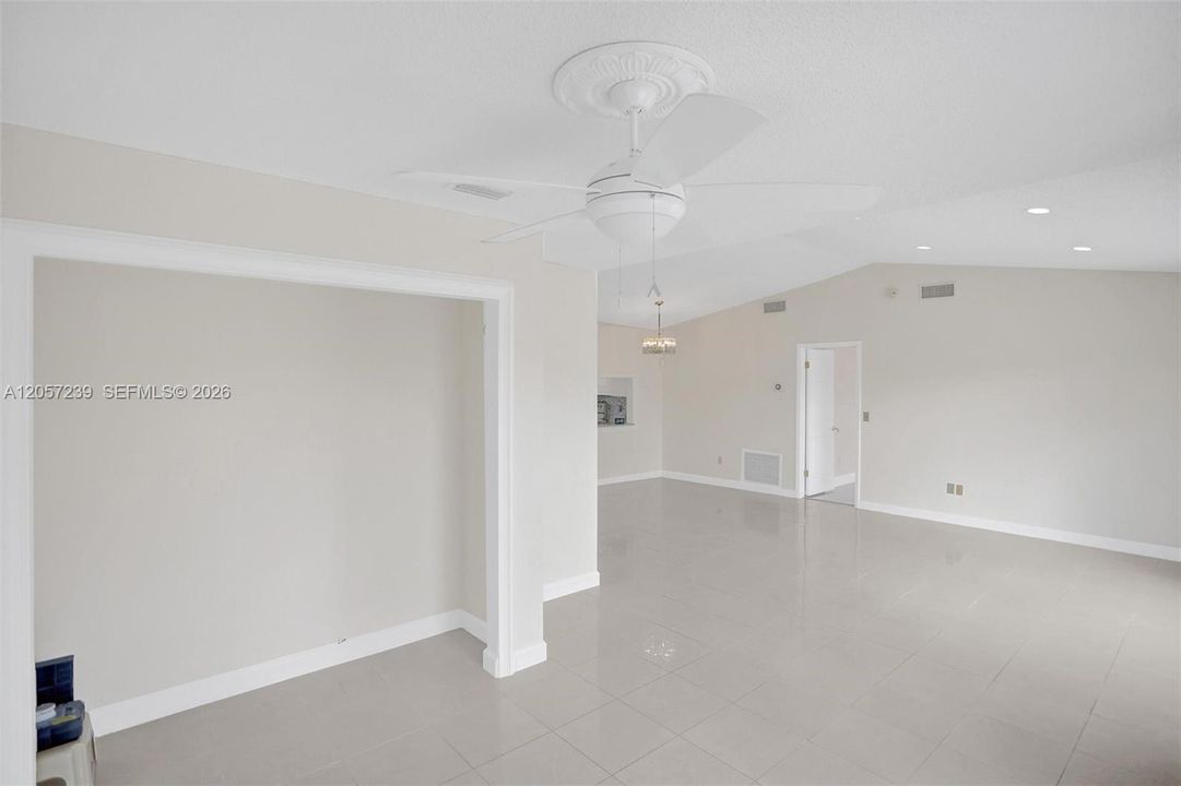 В аренду: $3,500 (3 спален, 2 ванн, 1414 Квадратных фут)