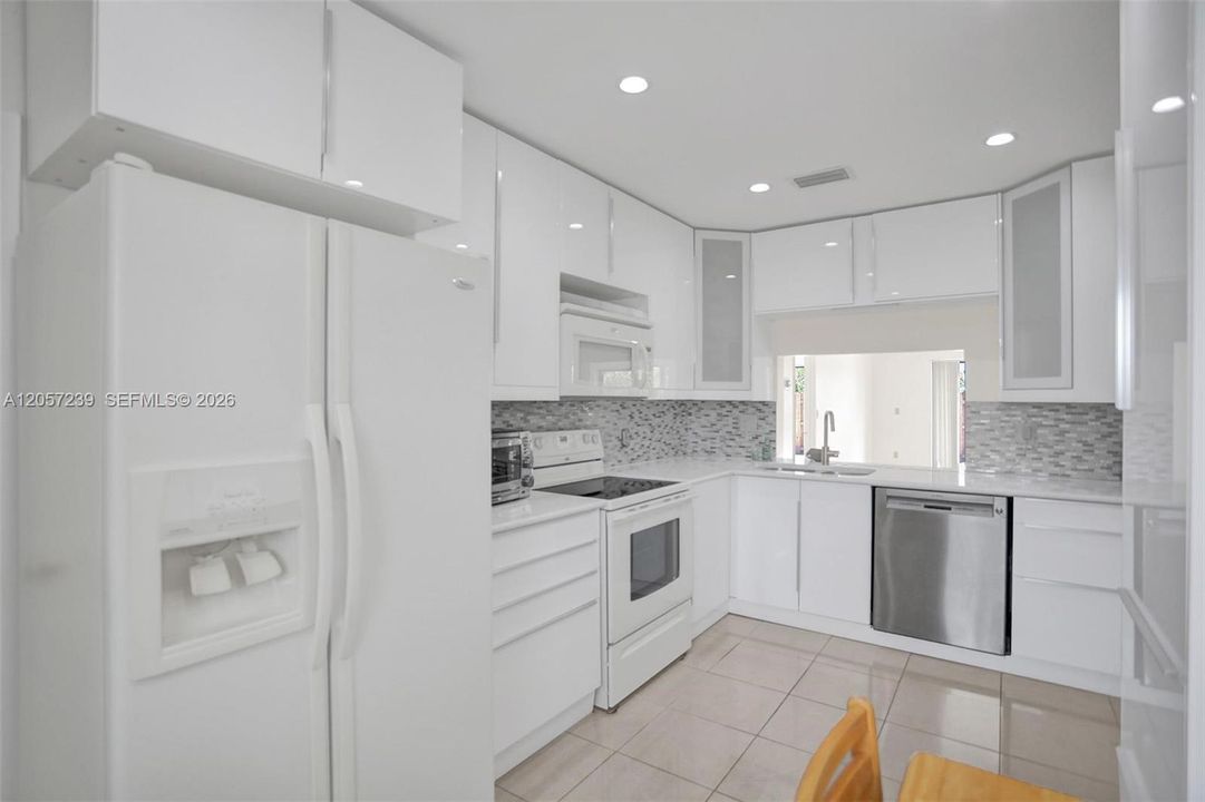 В аренду: $3,500 (3 спален, 2 ванн, 1414 Квадратных фут)