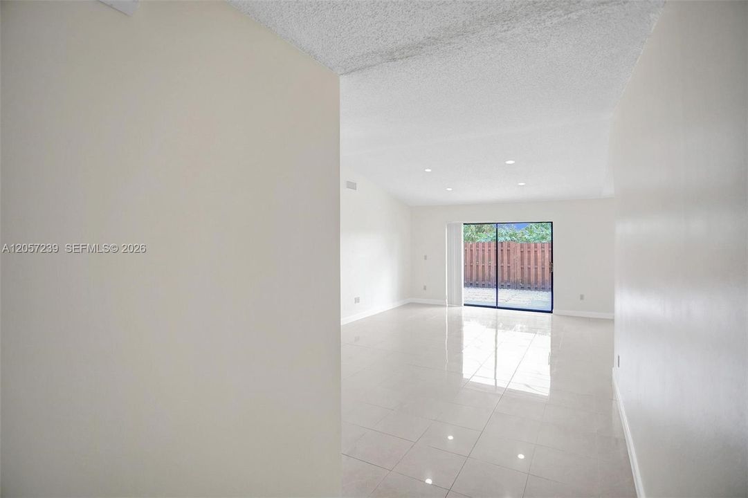 В аренду: $3,500 (3 спален, 2 ванн, 1414 Квадратных фут)