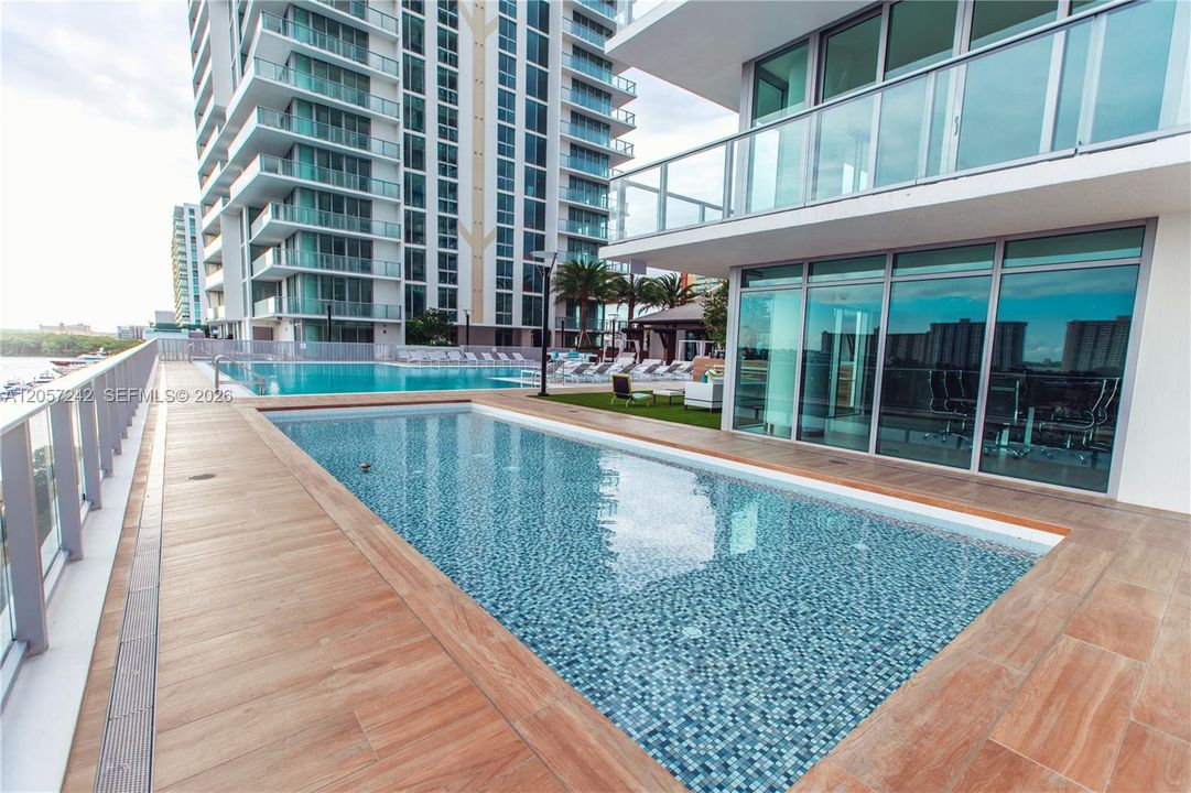 En Venta: $1,220,000 (3 camas, 3 baños, 1524 Pies cuadrados)