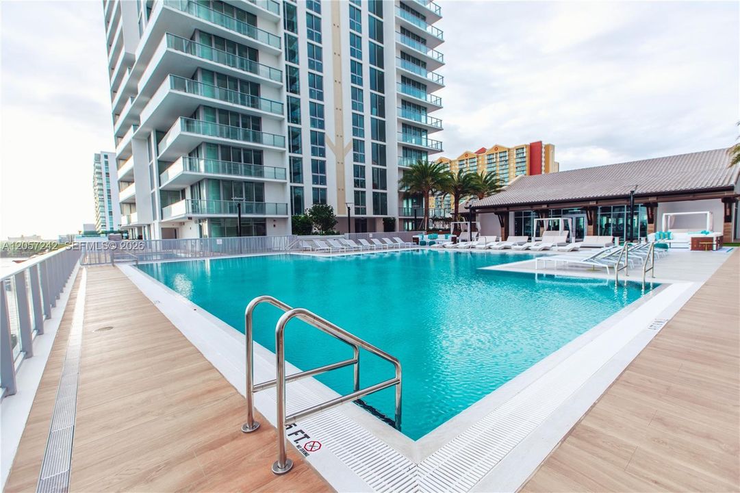 En Venta: $1,220,000 (3 camas, 3 baños, 1524 Pies cuadrados)
