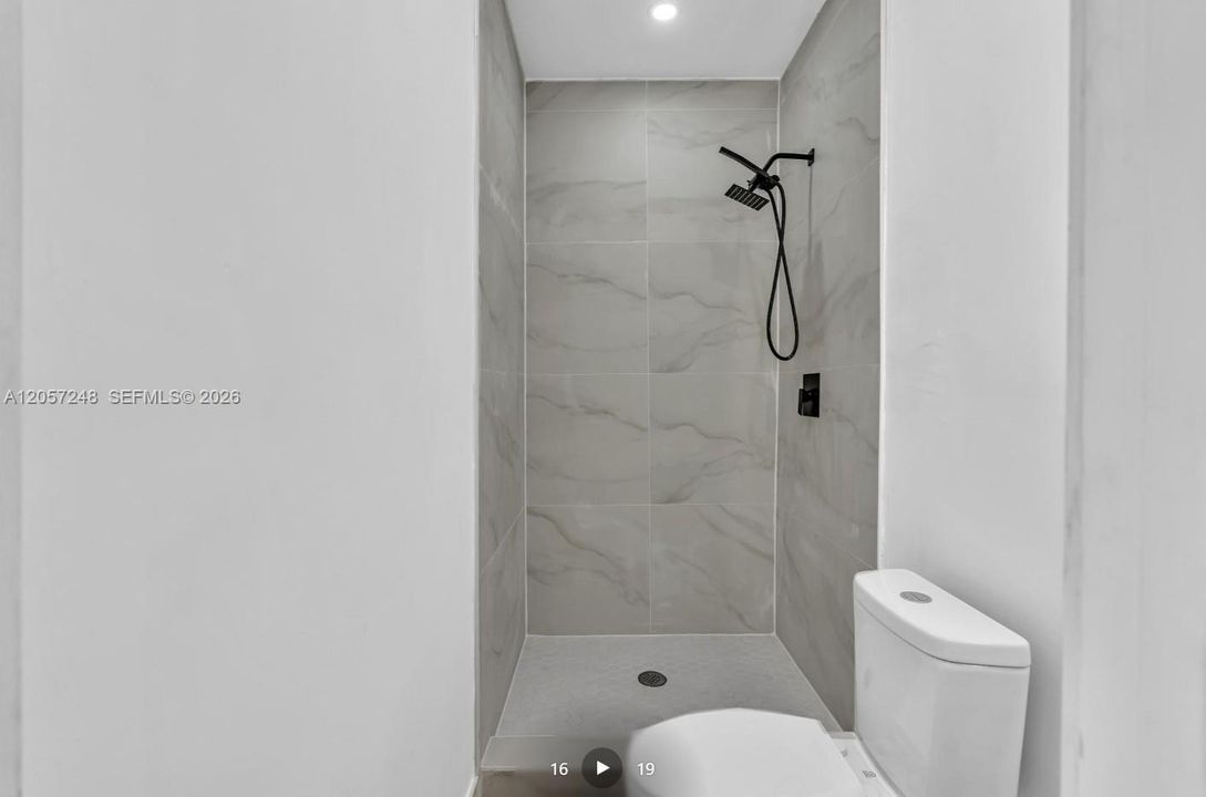 В аренду: $2,300 (2 спален, 2 ванн, 725 Квадратных фут)