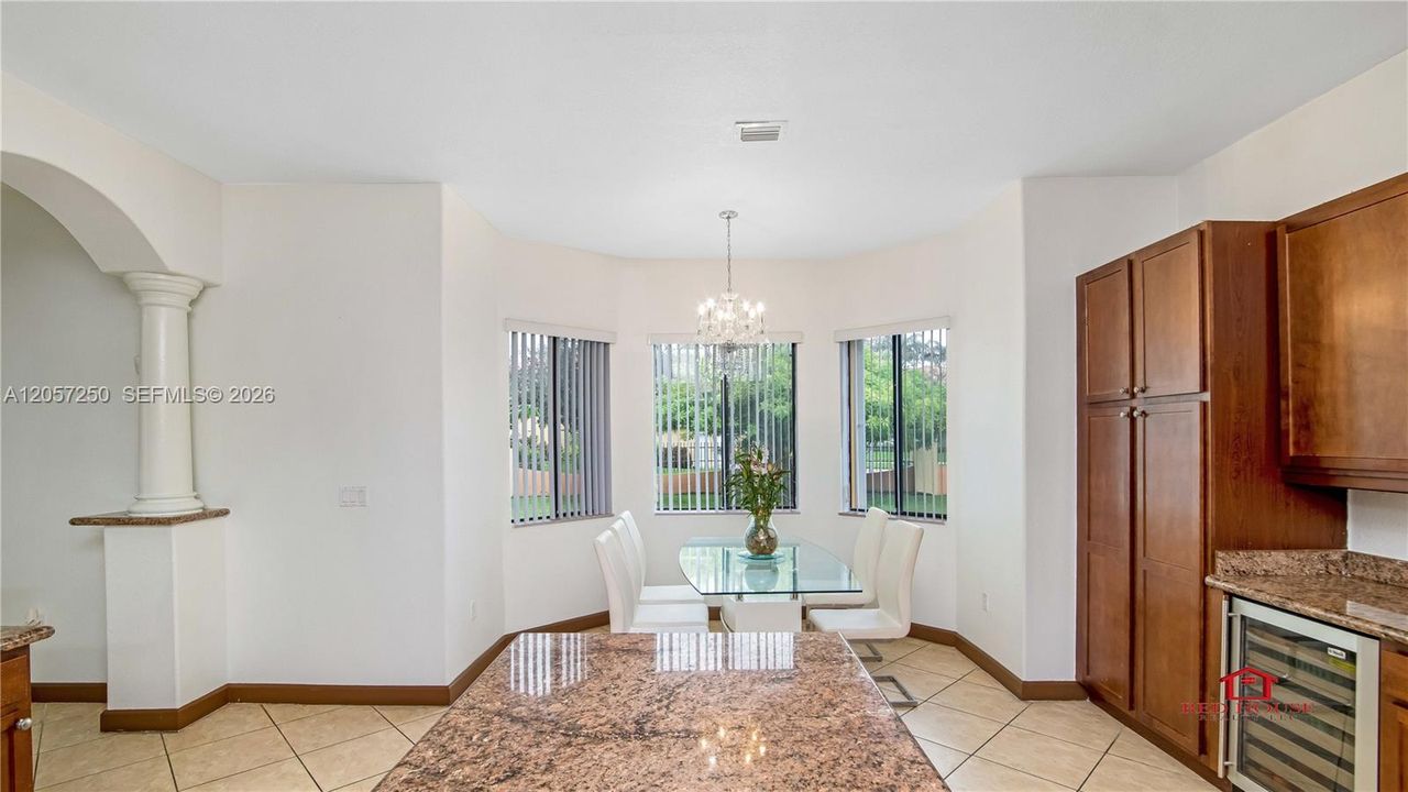 En Renta: $7,500 (7 camas, 6 baños, 5047 Pies cuadrados)