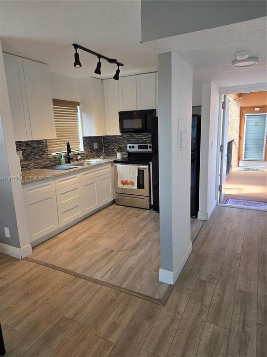 В аренду: $1,850 (2 спален, 2 ванн, 924 Квадратных фут)
