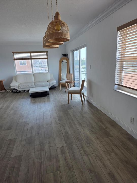 В аренду: $1,850 (2 спален, 2 ванн, 924 Квадратных фут)