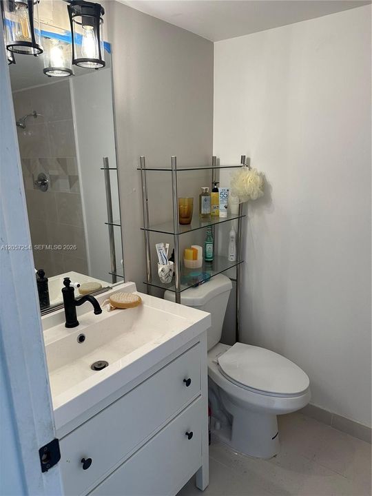 В аренду: $1,850 (2 спален, 2 ванн, 924 Квадратных фут)
