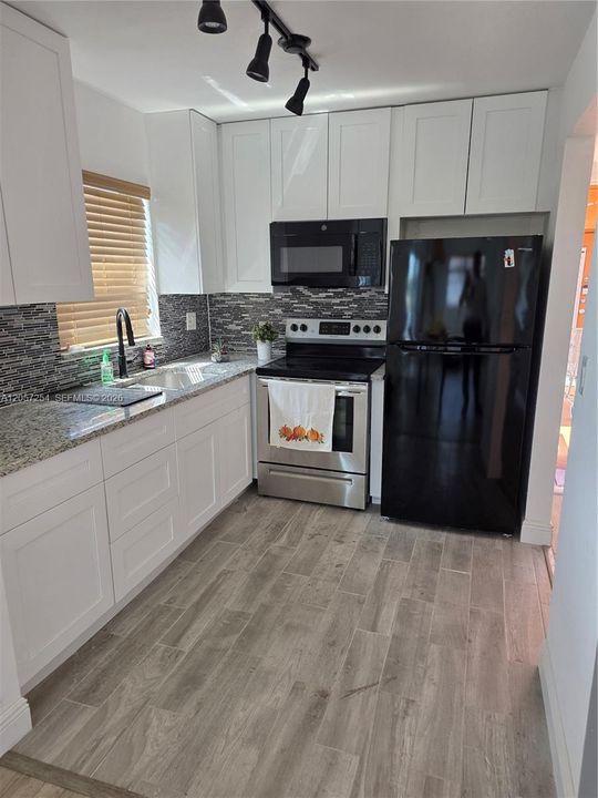 В аренду: $1,850 (2 спален, 2 ванн, 924 Квадратных фут)