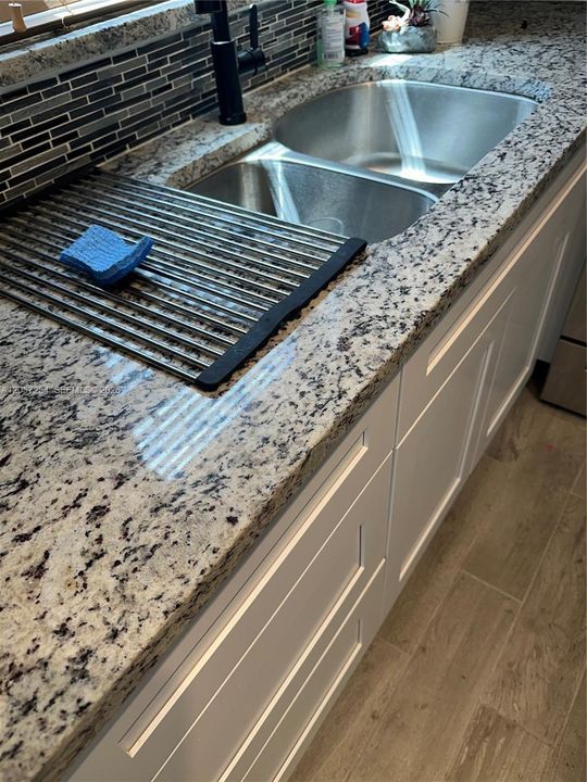 В аренду: $1,850 (2 спален, 2 ванн, 924 Квадратных фут)