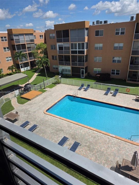В аренду: $1,850 (2 спален, 2 ванн, 924 Квадратных фут)