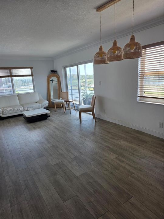 В аренду: $1,850 (2 спален, 2 ванн, 924 Квадратных фут)