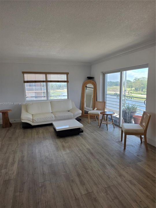 В аренду: $1,850 (2 спален, 2 ванн, 924 Квадратных фут)