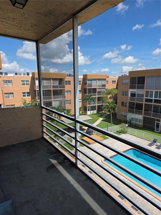 В аренду: $1,850 (2 спален, 2 ванн, 924 Квадратных фут)