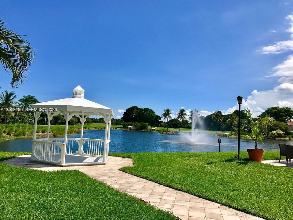 待售: $650,000 (3 贝兹, 2 浴室, 1219 平方英尺)