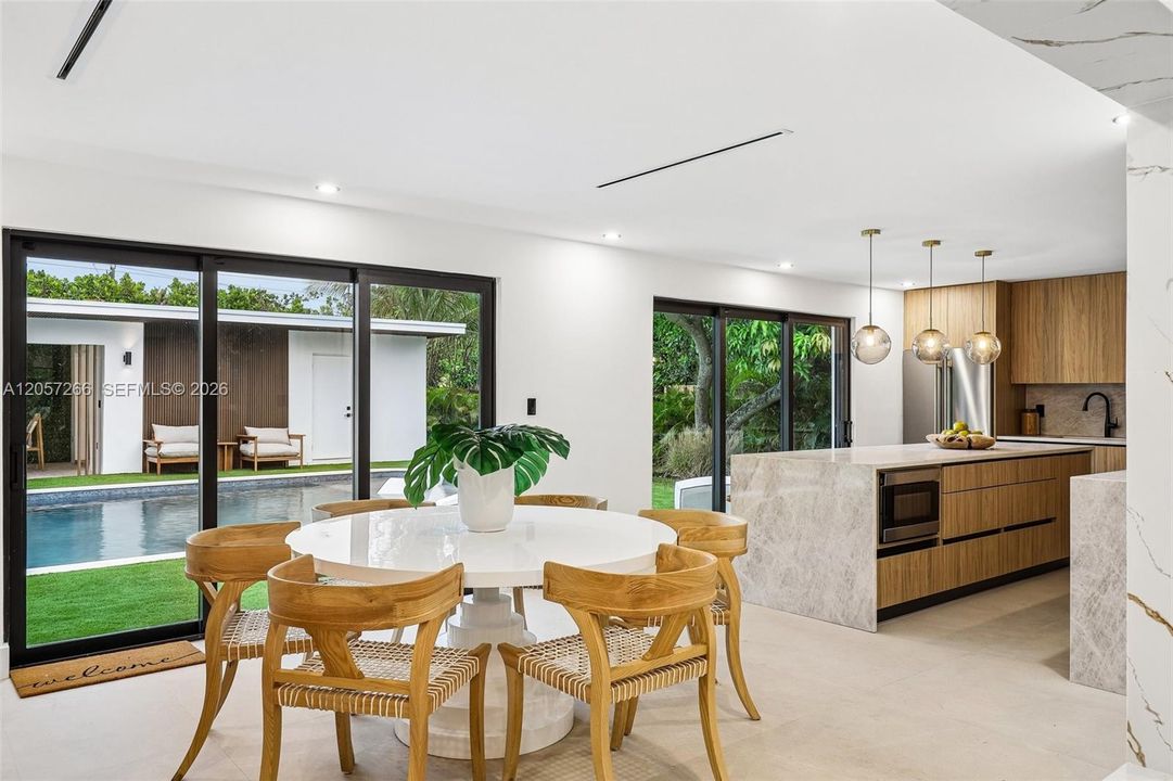 En Venta: $2,500,000 (4 camas, 4 baños, 2489 Pies cuadrados)