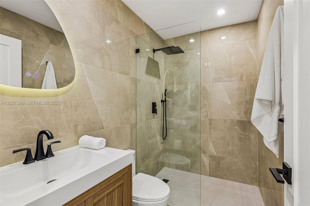 En Venta: $2,500,000 (4 camas, 4 baños, 2489 Pies cuadrados)