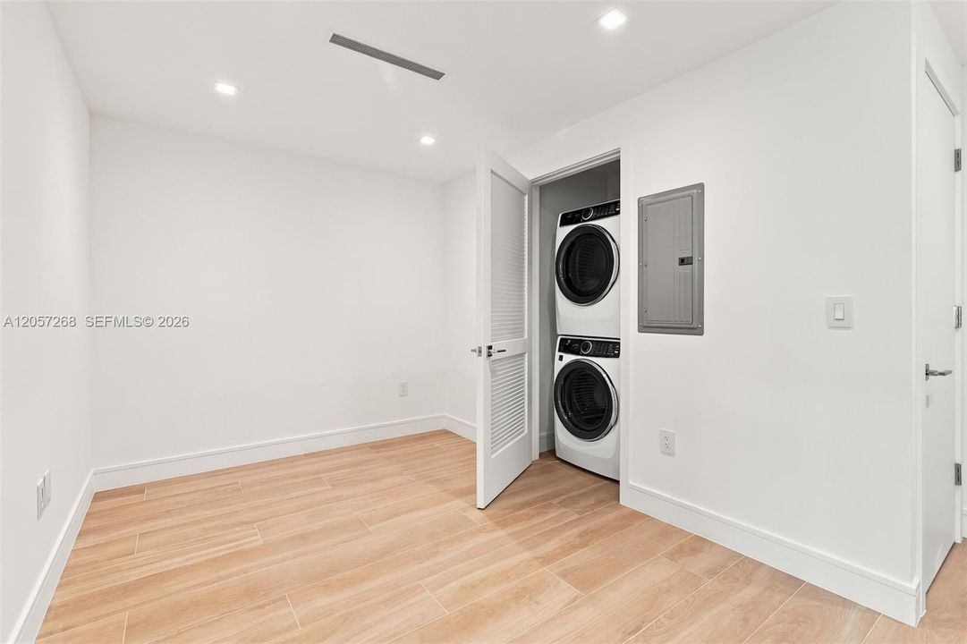 В аренду: $8,500 (2 спален, 3 ванн, 0 Квадратных фут)