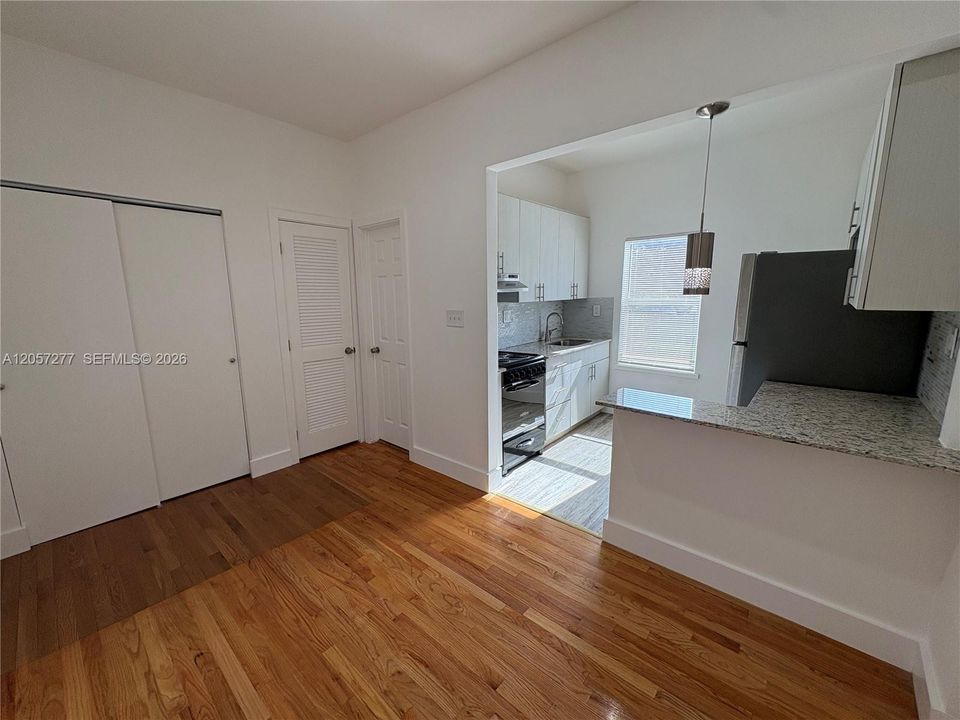 В аренду: $1,700 (1 спален, 1 ванн, 0 Квадратных фут)