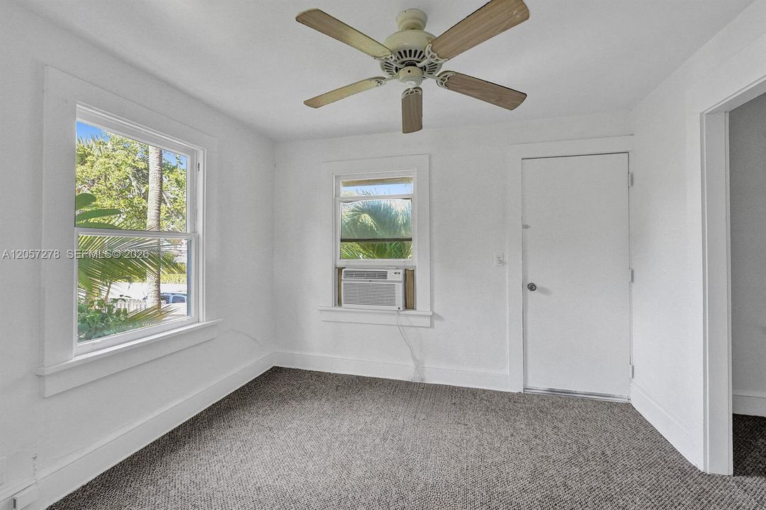 For Rent: $1,975 (2 beds, 1 baths, 670 Square Feet)