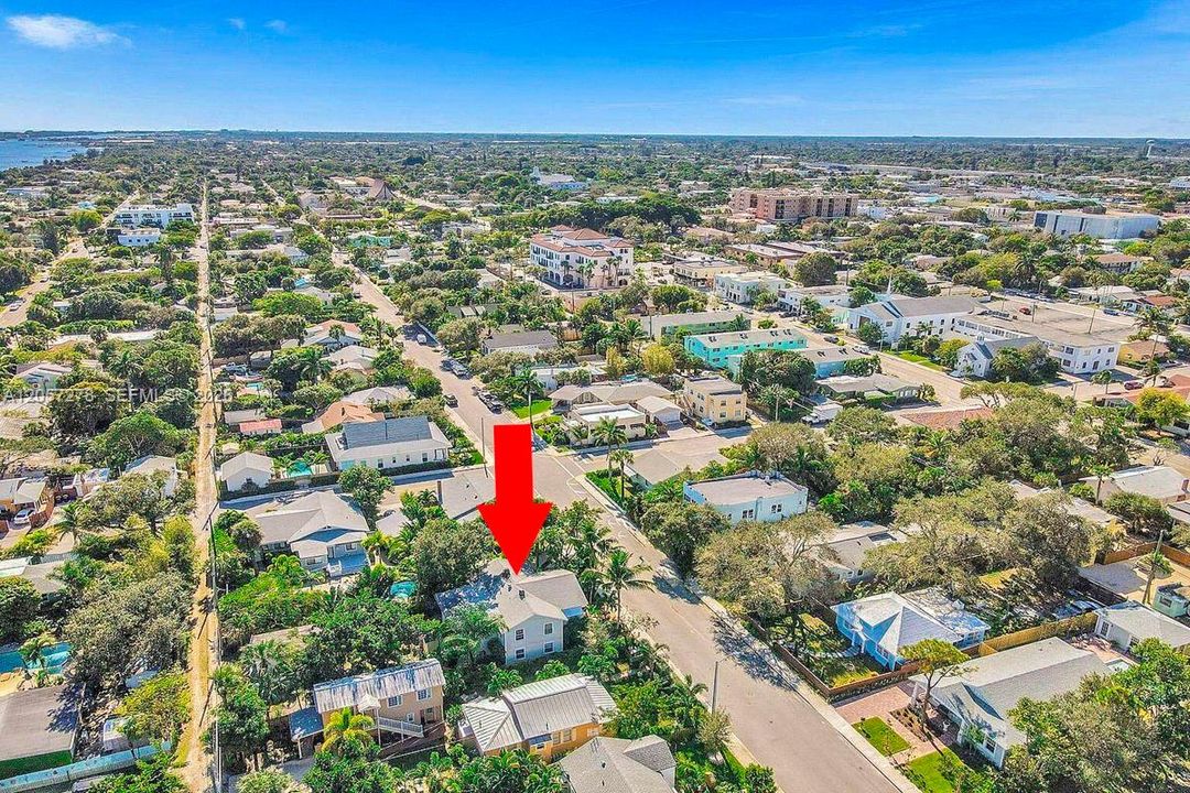 For Rent: $1,975 (2 beds, 1 baths, 670 Square Feet)