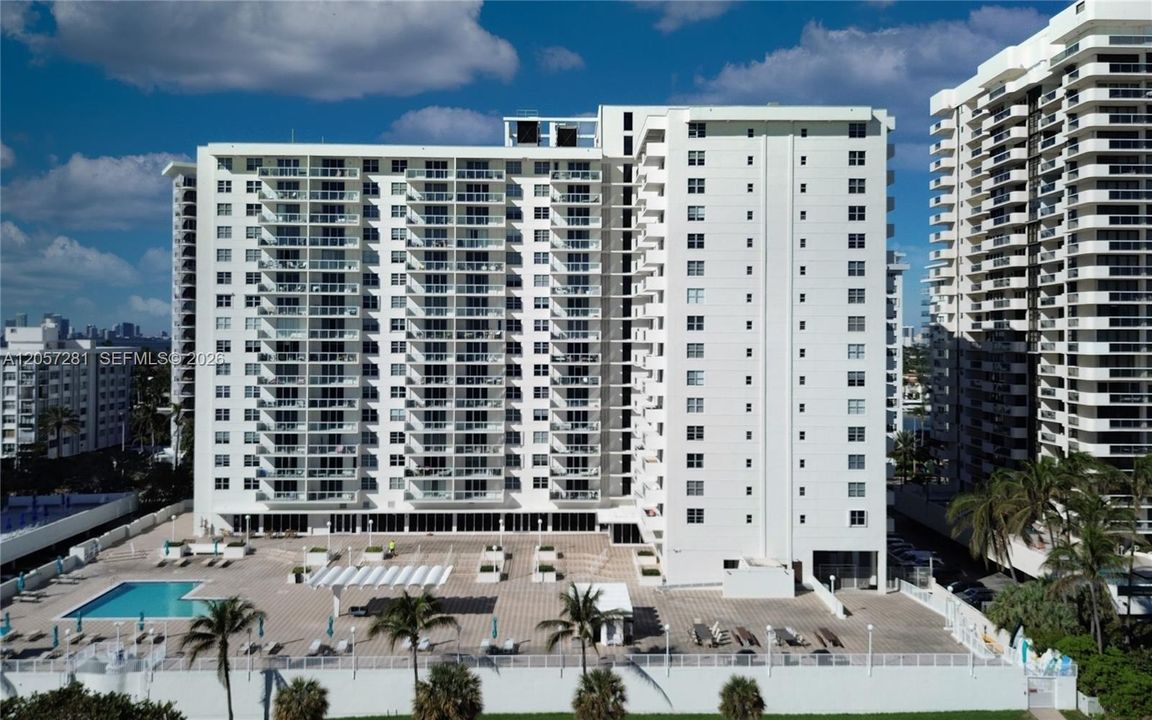 В аренду: $3,800 (1 спален, 2 ванн, 824 Квадратных фут)
