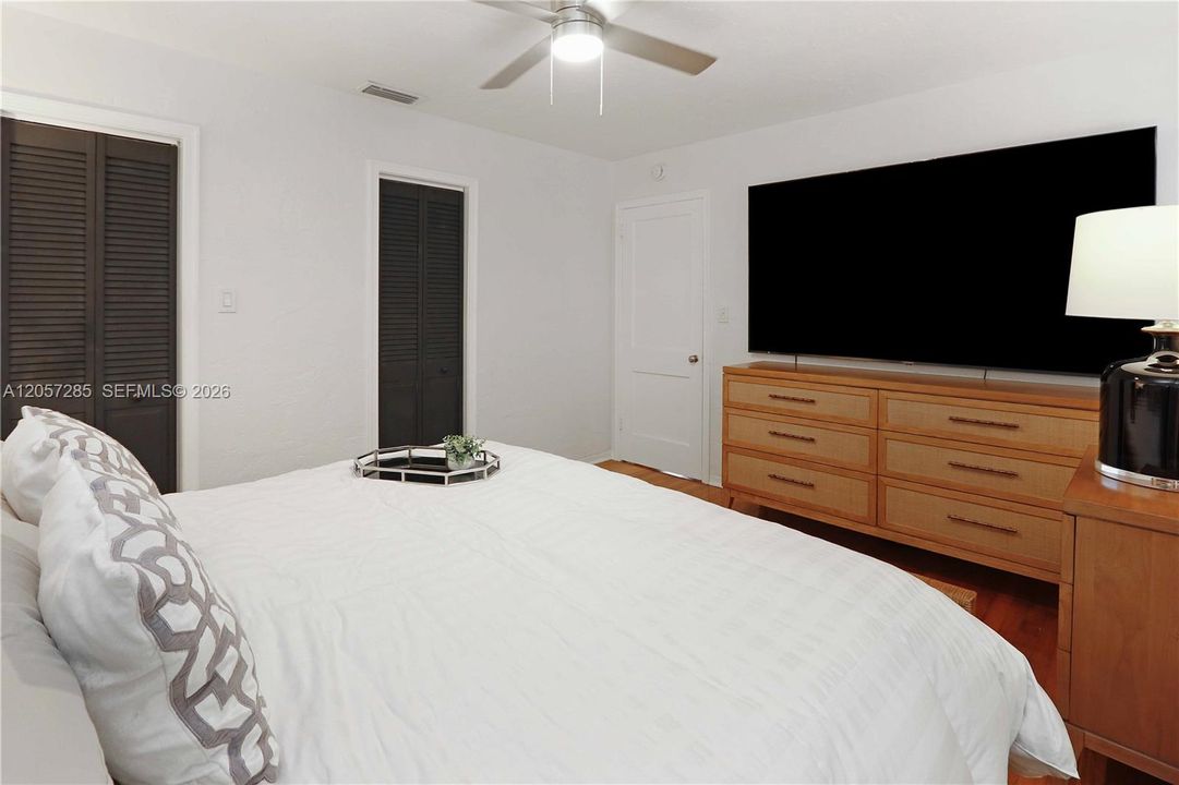 En Venta: $649,000 (2 camas, 2 baños, 1249 Pies cuadrados)