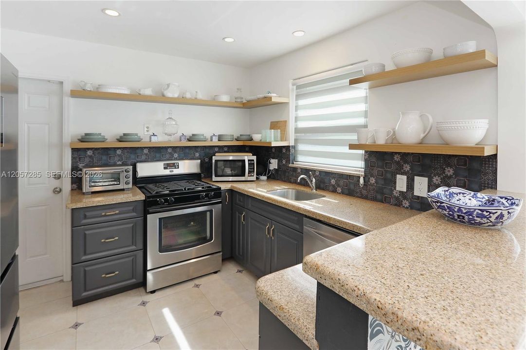 En Venta: $649,000 (2 camas, 2 baños, 1249 Pies cuadrados)