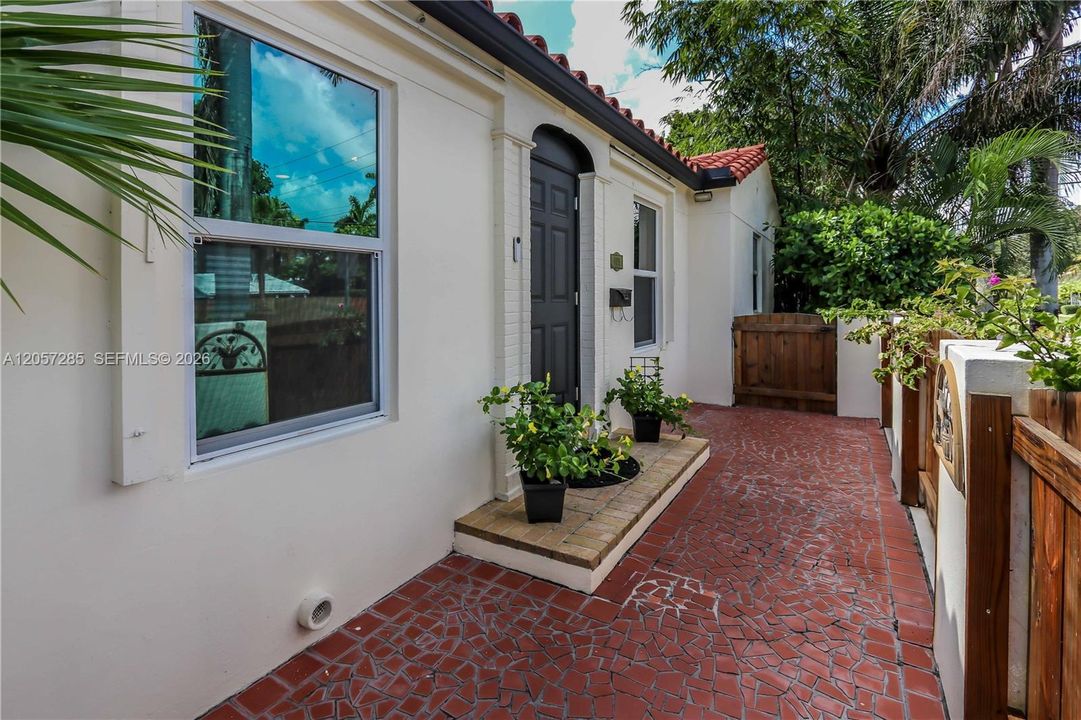 En Venta: $649,000 (2 camas, 2 baños, 1249 Pies cuadrados)