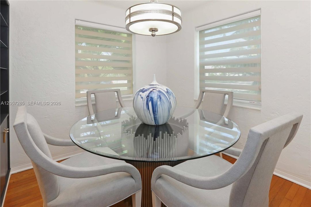 En Venta: $649,000 (2 camas, 2 baños, 1249 Pies cuadrados)