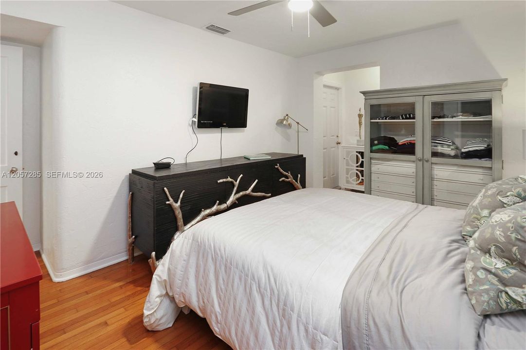 En Venta: $649,000 (2 camas, 2 baños, 1249 Pies cuadrados)