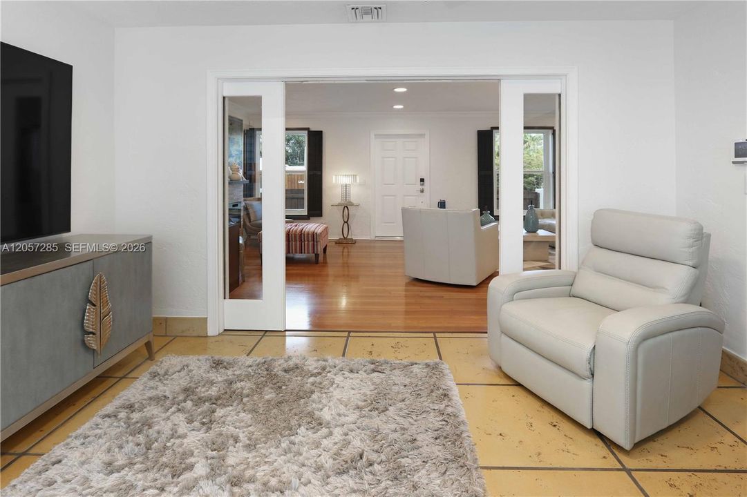 En Venta: $649,000 (2 camas, 2 baños, 1249 Pies cuadrados)