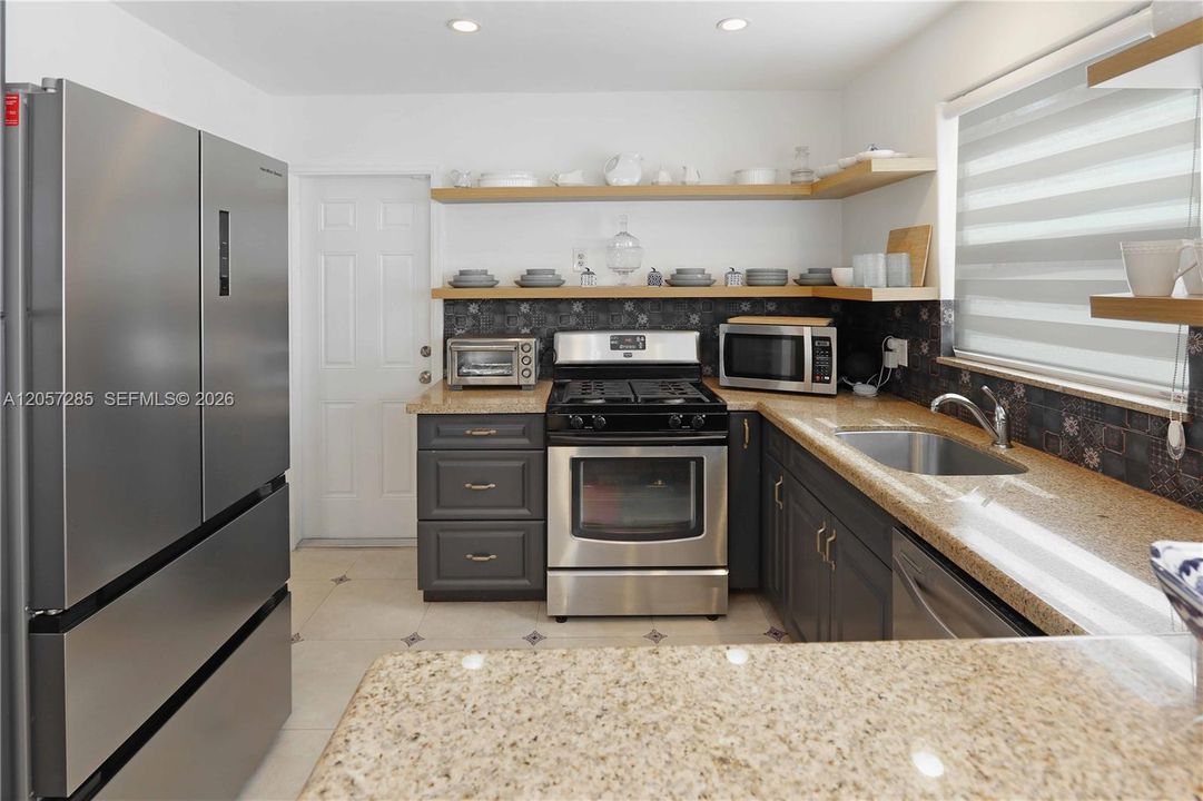 En Venta: $649,000 (2 camas, 2 baños, 1249 Pies cuadrados)