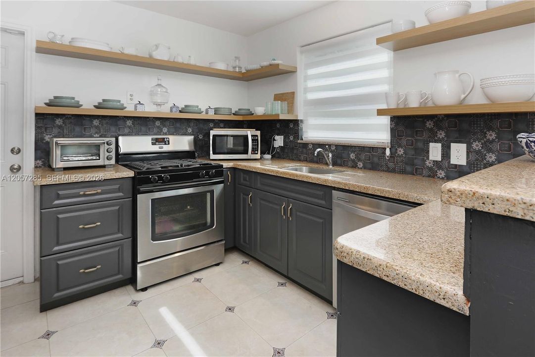 En Venta: $649,000 (2 camas, 2 baños, 1249 Pies cuadrados)