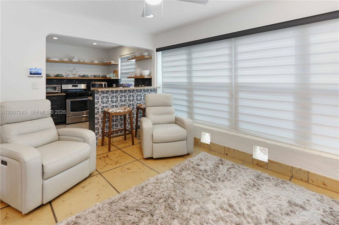 En Venta: $649,000 (2 camas, 2 baños, 1249 Pies cuadrados)