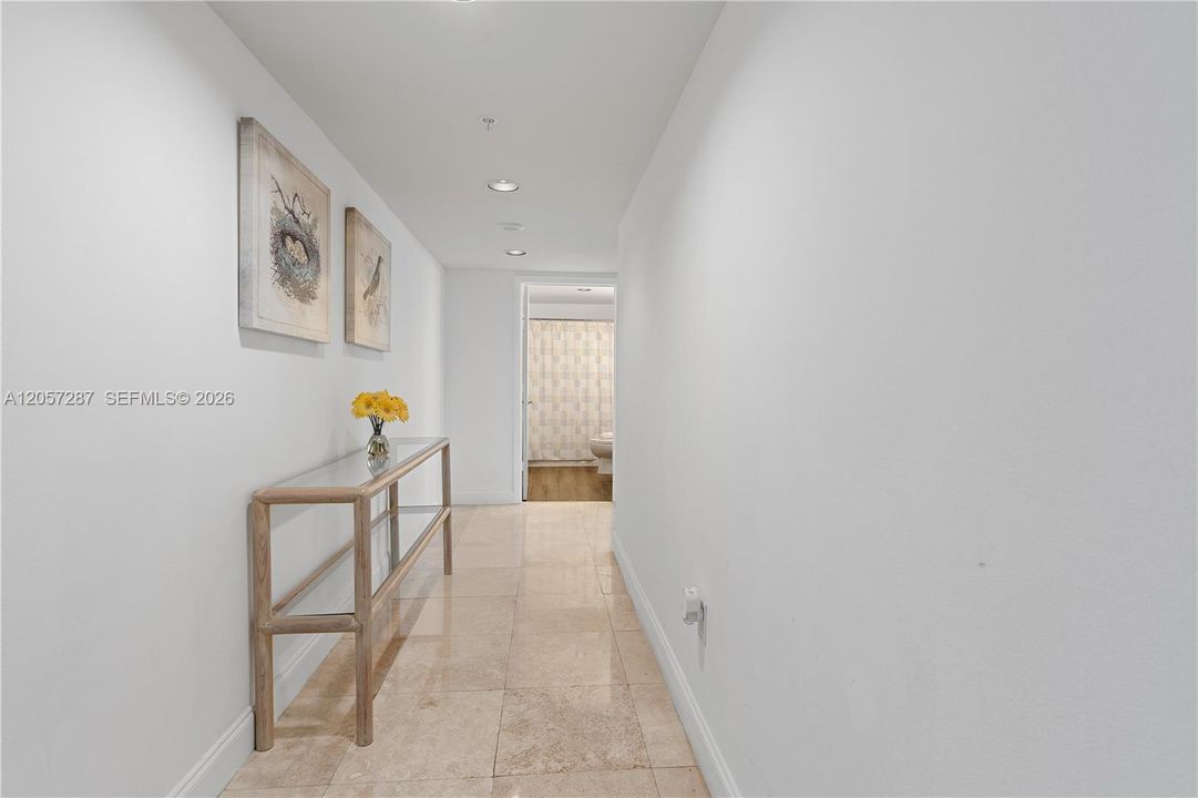 En Venta: $839,000 (3 camas, 3 baños, 1860 Pies cuadrados)