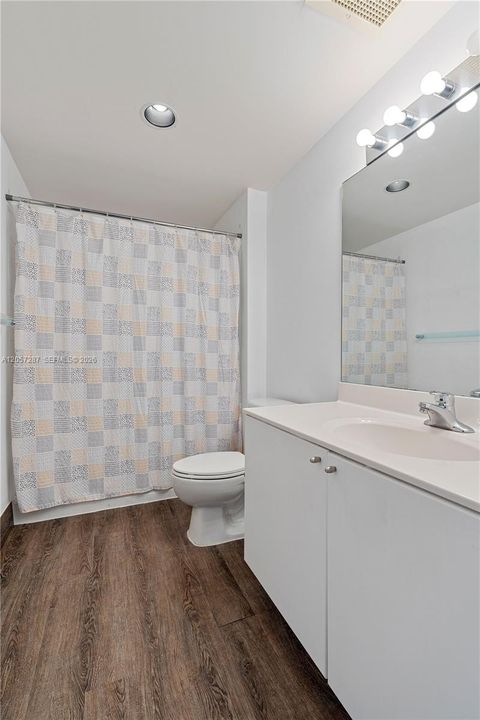 En Venta: $839,000 (3 camas, 3 baños, 1860 Pies cuadrados)