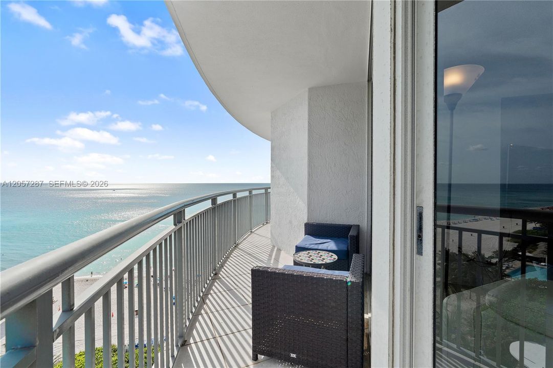 En Venta: $839,000 (3 camas, 3 baños, 1860 Pies cuadrados)