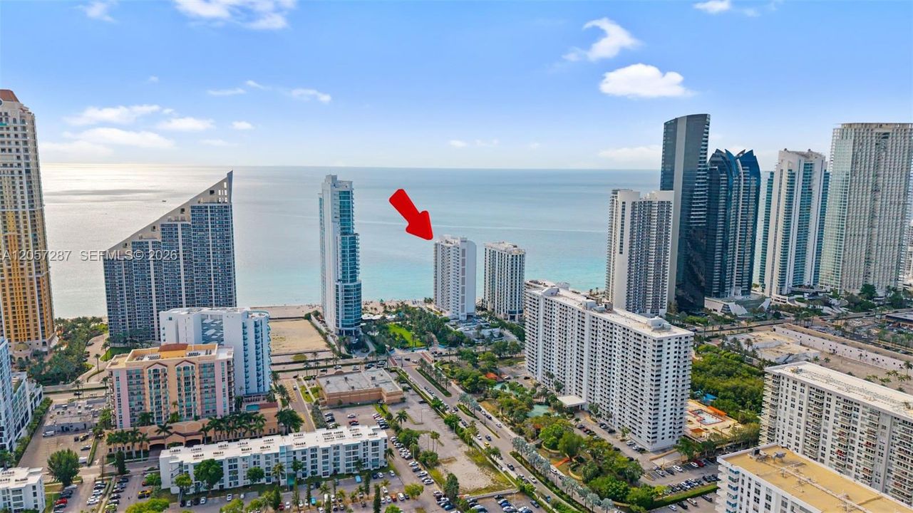 En Venta: $839,000 (3 camas, 3 baños, 1860 Pies cuadrados)