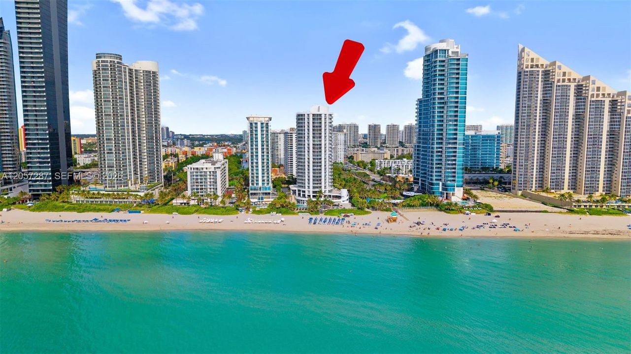 En Venta: $839,000 (3 camas, 3 baños, 1860 Pies cuadrados)