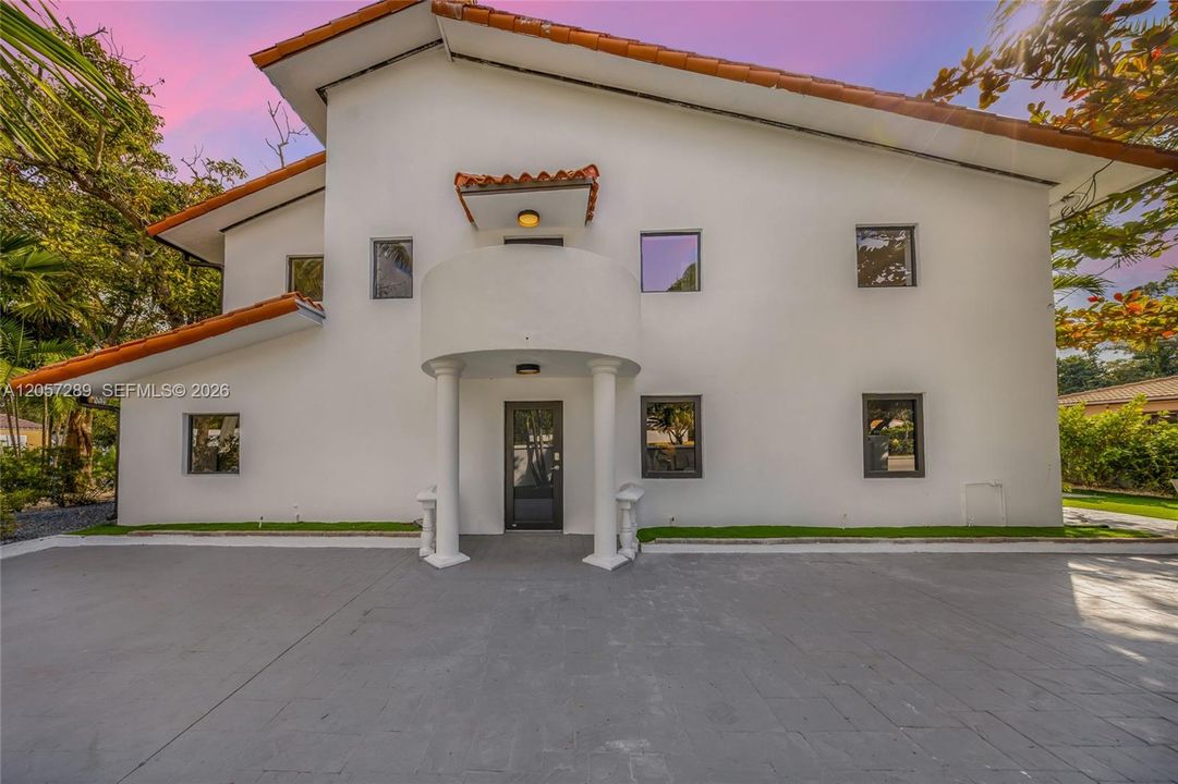 В аренду: $13,500 (5 спален, 4 ванн, 3739 Квадратных фут)