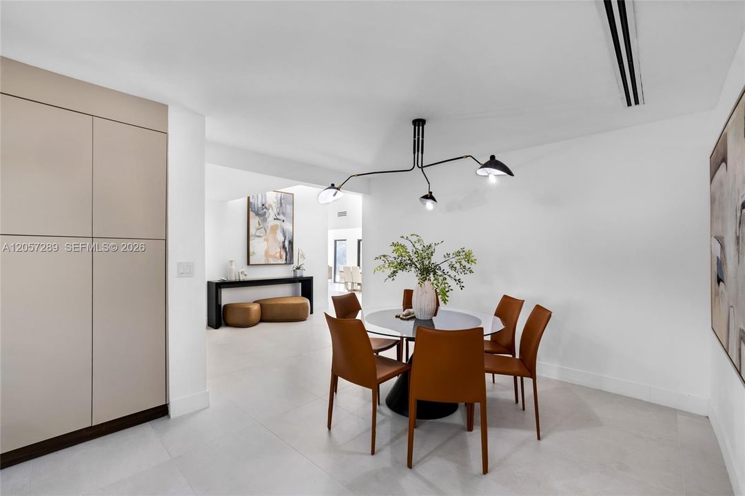 В аренду: $13,500 (5 спален, 4 ванн, 3739 Квадратных фут)