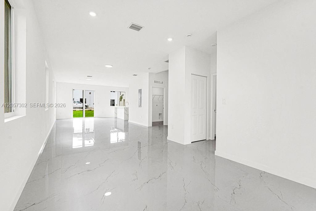 На продажу: $649,990 (5 спален, 4 ванн, 0 Квадратных фут)