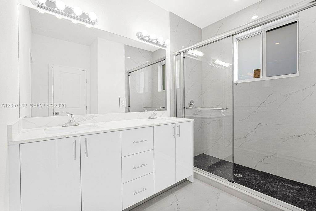 На продажу: $649,990 (5 спален, 4 ванн, 0 Квадратных фут)