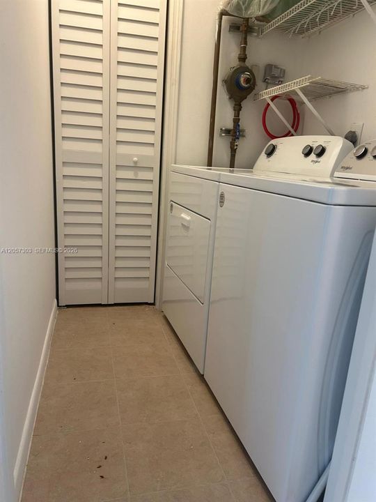 В аренду: $2,000 (2 спален, 2 ванн, 984 Квадратных фут)
