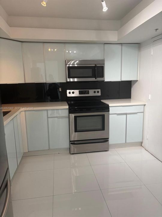 В аренду: $2,390 (2 спален, 2 ванн, 1058 Квадратных фут)