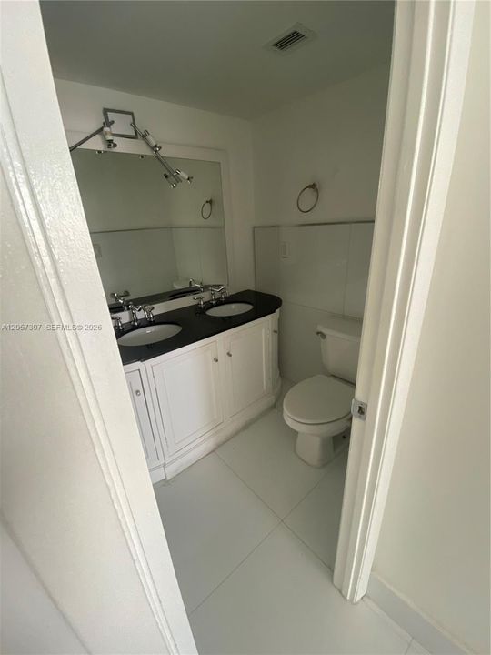 В аренду: $2,390 (2 спален, 2 ванн, 1058 Квадратных фут)