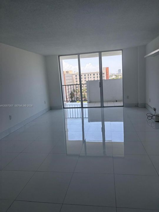 В аренду: $2,390 (2 спален, 2 ванн, 1058 Квадратных фут)