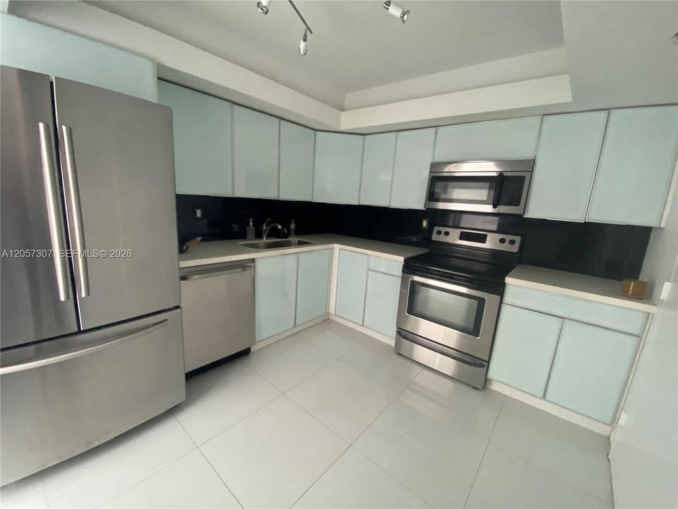 В аренду: $2,390 (2 спален, 2 ванн, 1058 Квадратных фут)