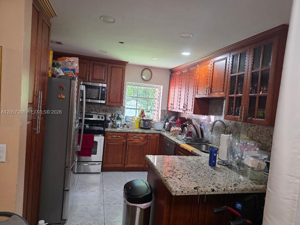 На продажу: $849,900 (3 спален, 3 ванн, 1551 Квадратных фут)